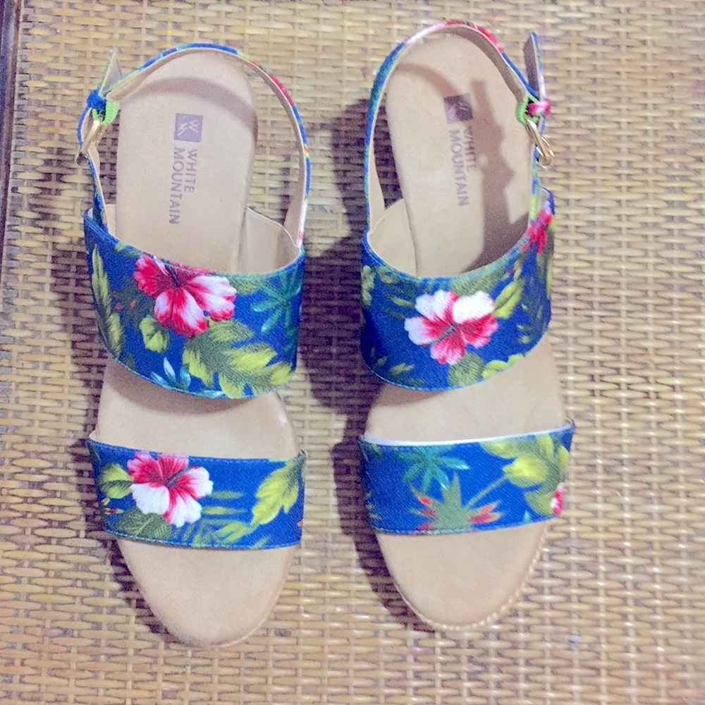 NIB  Bar Harbor Tropical Espadrille‎ Wedge Sandals Size 8.5 M. White Mountain